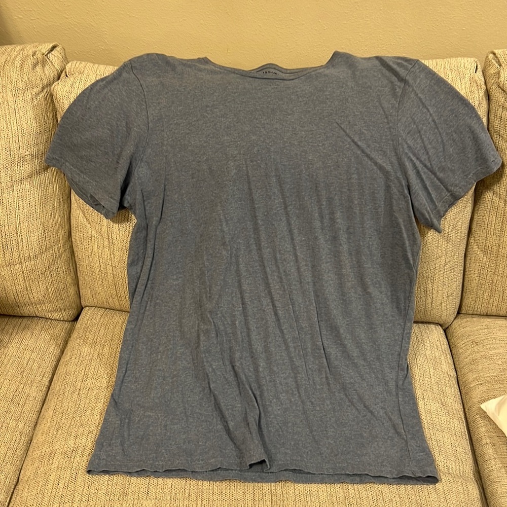 Men’s MOSSIMO SUPPLY CO size L.